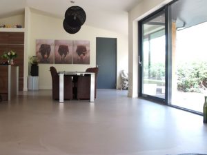 grijze pu gietvloer woning