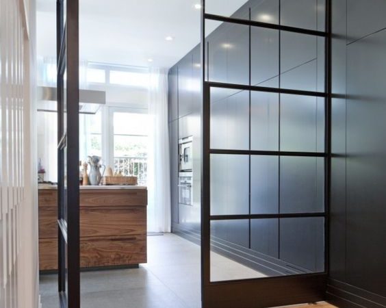 moderne grijze gietvloer keuken
