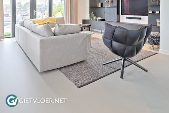 gietvloer lichtgrijs modern woonkamer